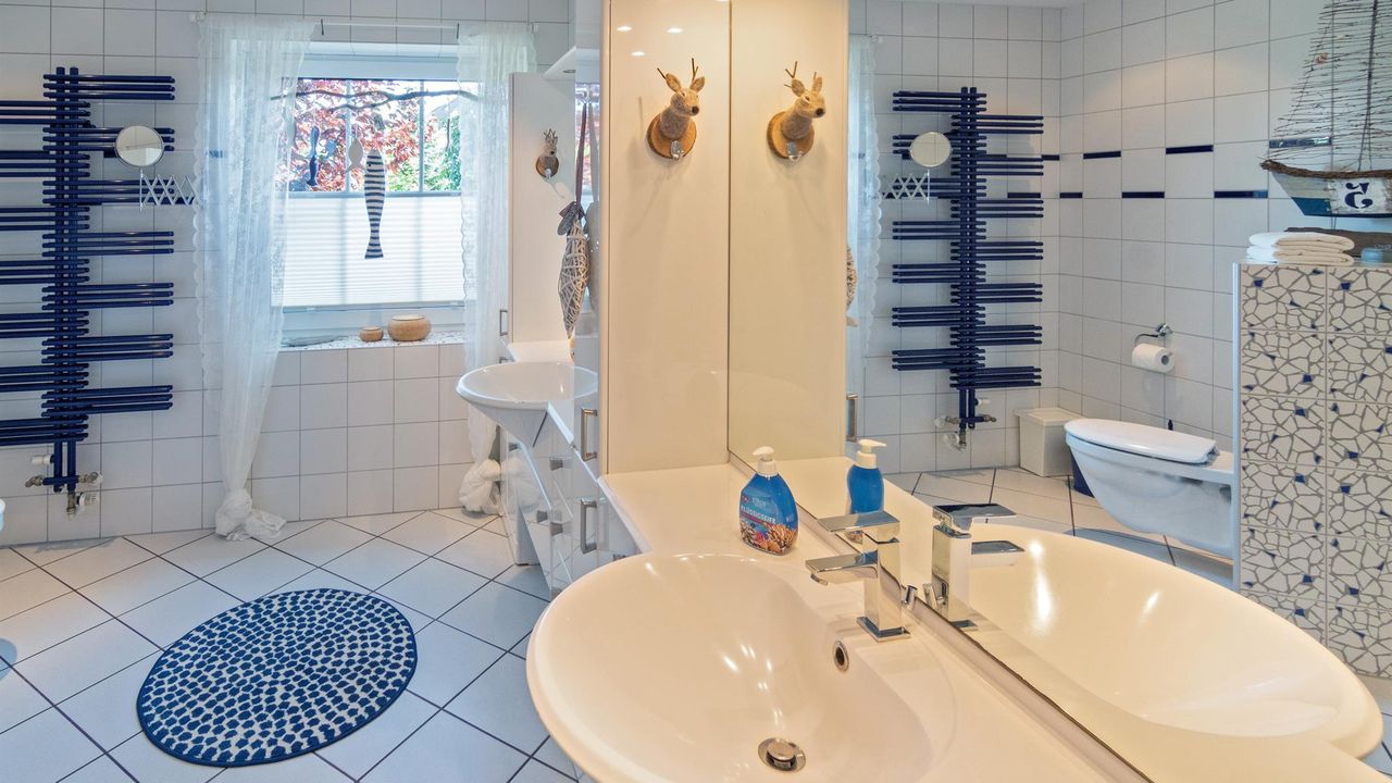 Badezimmer EG Badezimmer EG